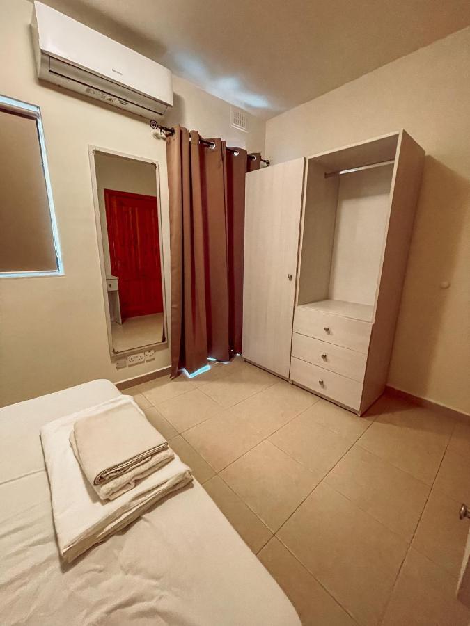 Stresa Court Apartments سانت جوليان المظهر الخارجي الصورة