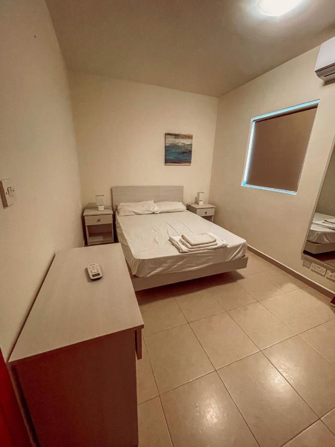 Stresa Court Apartments سانت جوليان المظهر الخارجي الصورة